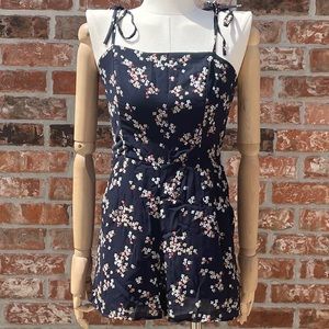 Abercrombie & Fitch A&F navy floral short romper / XS / Excellent condition